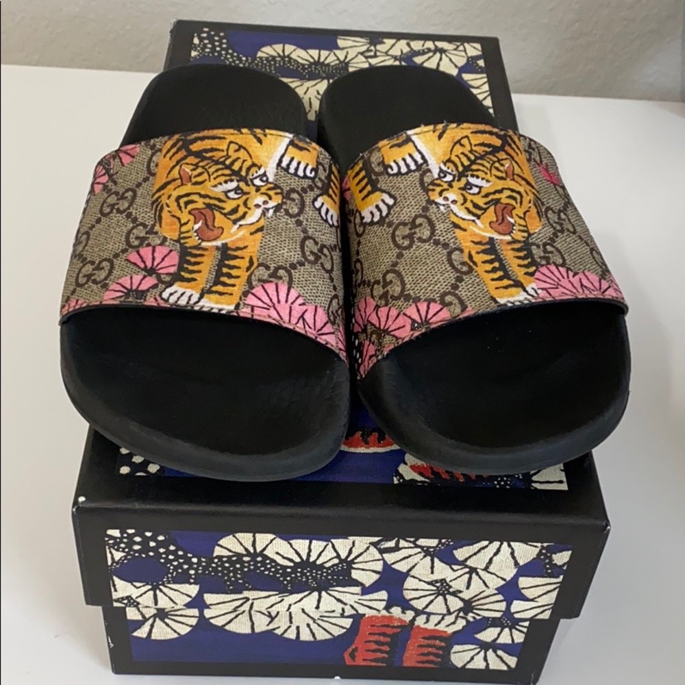 LIKE NEW GUCCI WOMEN’S BENGAL SLIDE SANDALS!!